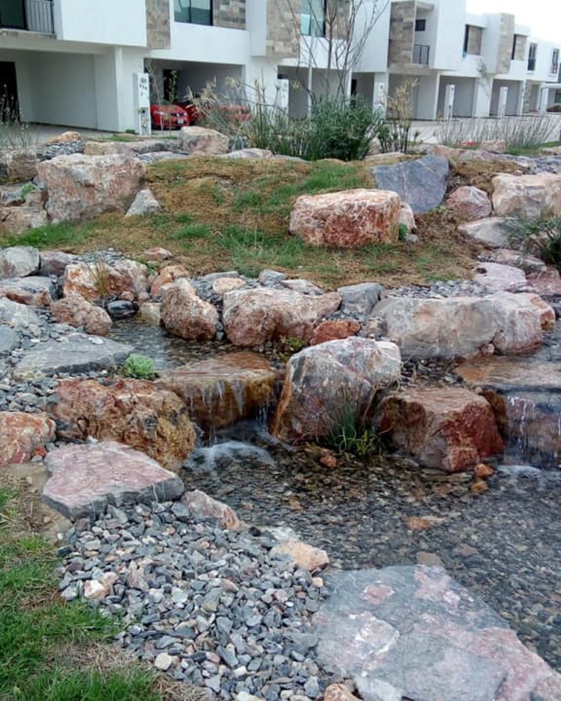 Cascadas parte de un estanque